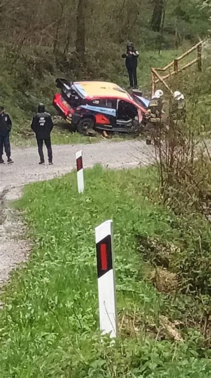 
Did Blake Shelton Get Into Accident -What Happened To Him? 