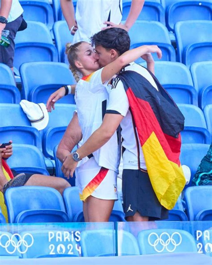 Does Giulia Gwinn Have A Romantic Partner? All About The German Soccer Player Dating Life