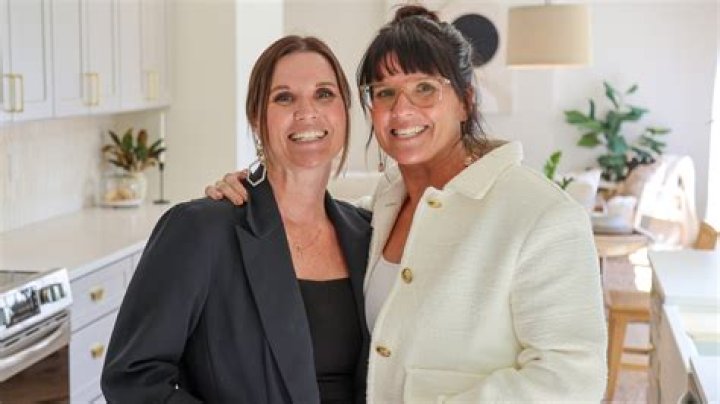 HGTV Unsellable Houses Cast And Real Estate Agent Lyndsay Lamb Family And Net Worth Update