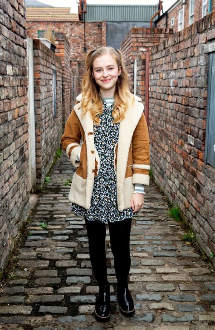 
Is Harriet Bibby Pregnant? How Old Is Coronation Street Actress? 