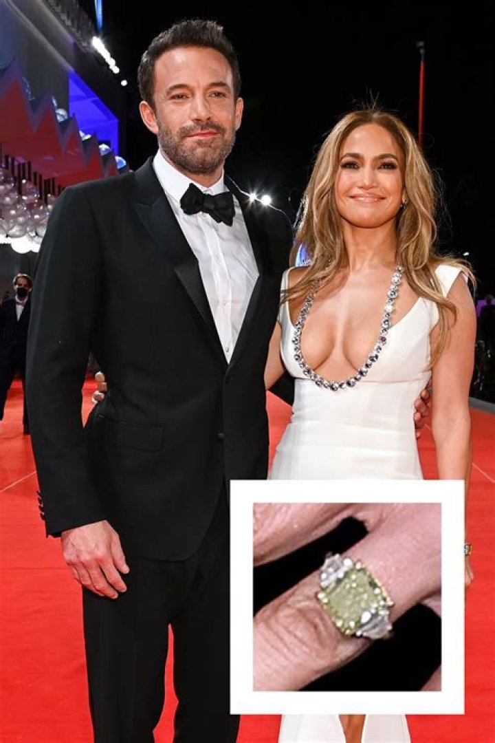 
Jennifer Lopez Shocked Fans With Stunning Engagement Rings 
