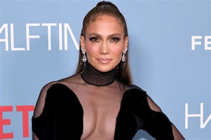 
Jennifer Lopez Wears ‘Jennifer & Ben’ Necklace in Sweet Nod to Husband Ben Affleck 