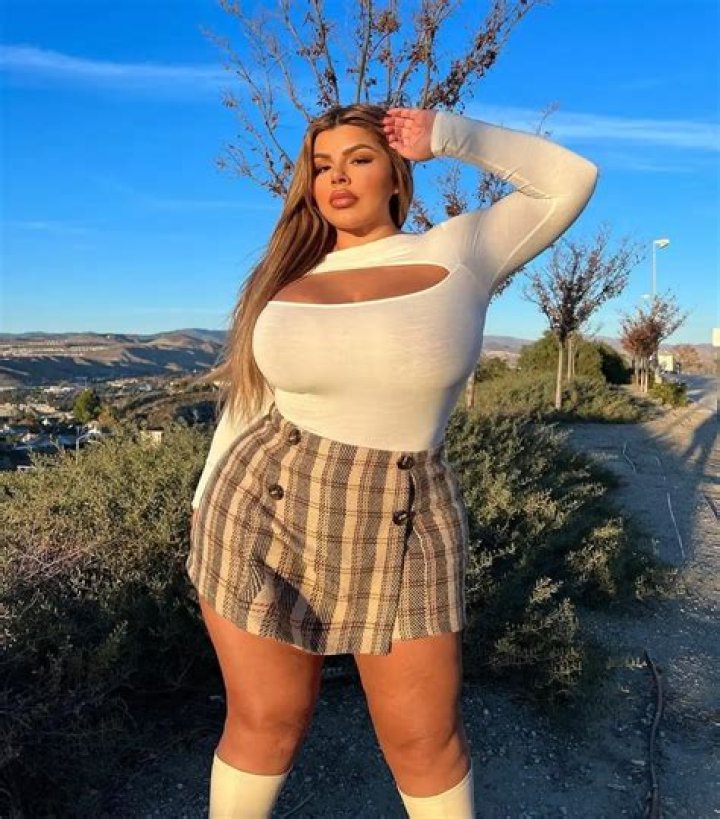 Naomi Hewer Height, Weight, Net Worth, Age, Wiki, Who, Instagram, Biography