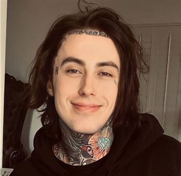 Ronnie Radke Height, Weight, Net Worth, Age, Birthday, Wikipedia, Who, Nationality, Biography