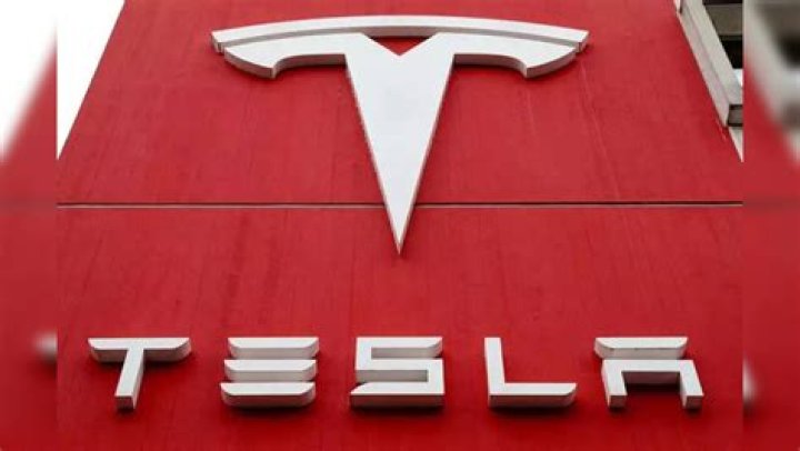
Tesla not recalling 1.1 mn cars, only issuing a tiny software update: Musk (Ld) 