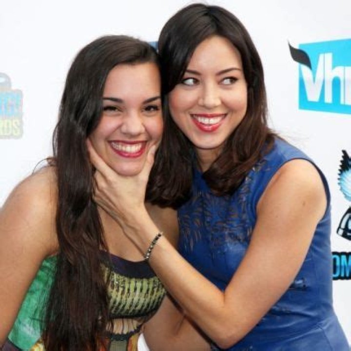 Who Are Renee Plaza And Natalie Plaza? Aubrey Plaza Siblings: Family And Net Worth