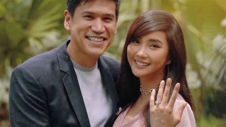
Who Is Alodia Gosiengfiao Husband To Be Christopher Quimbo: Filipino model Engaged! 